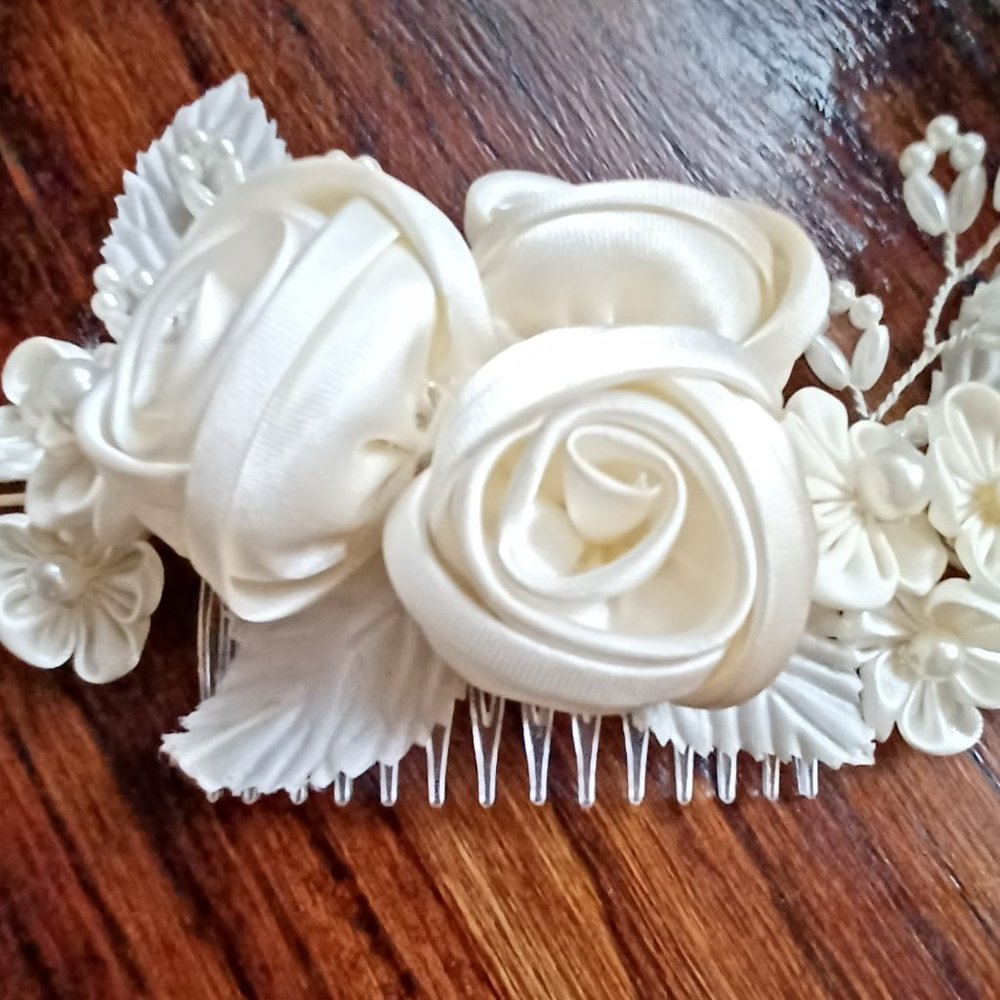 Ivory -color, bridal hair comb